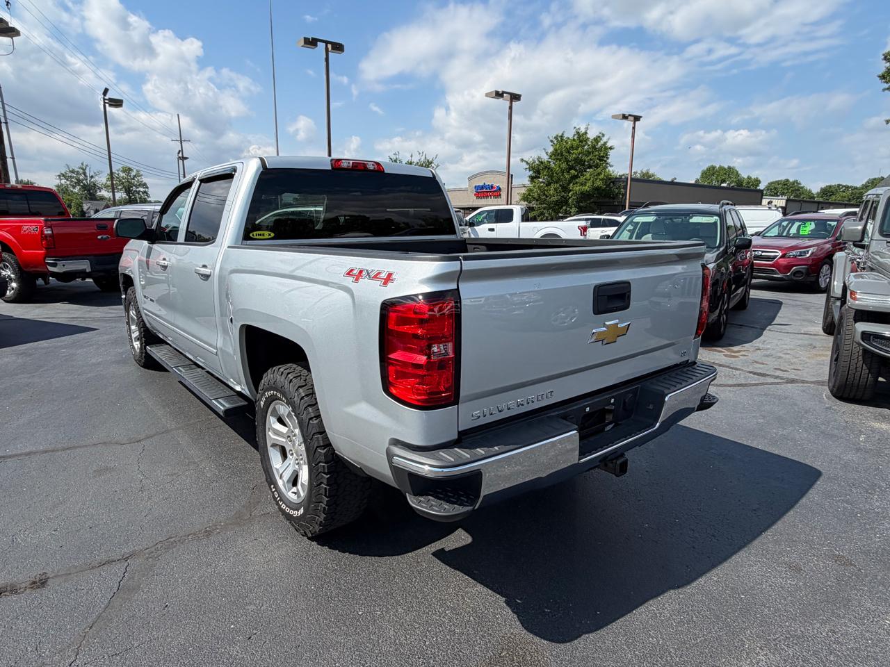 Chevrolet Silverado 1500 4WD Crew Cab 143.5" LT w/1LT 2015