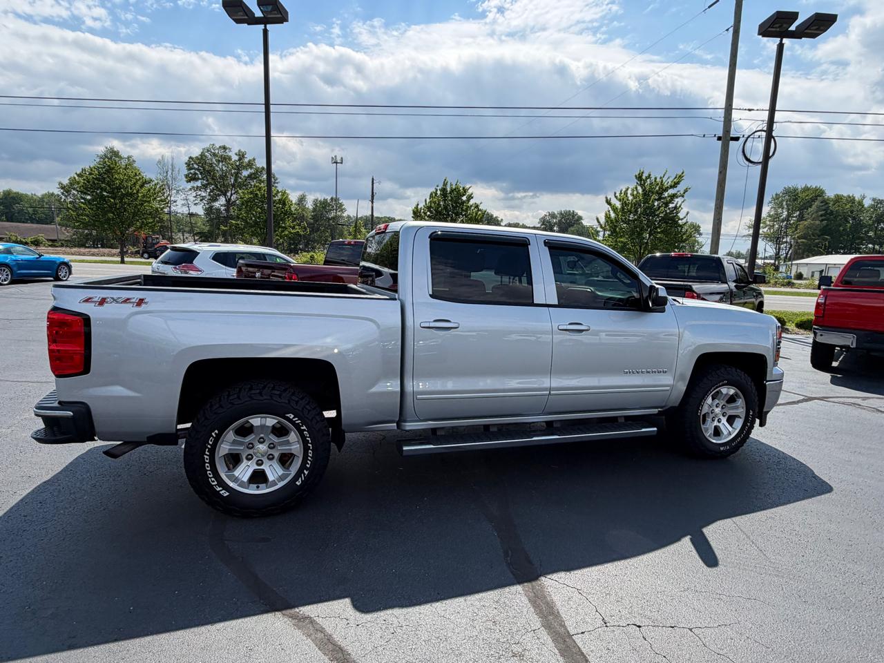 Chevrolet Silverado 1500 4WD Crew Cab 143.5" LT w/1LT 2015