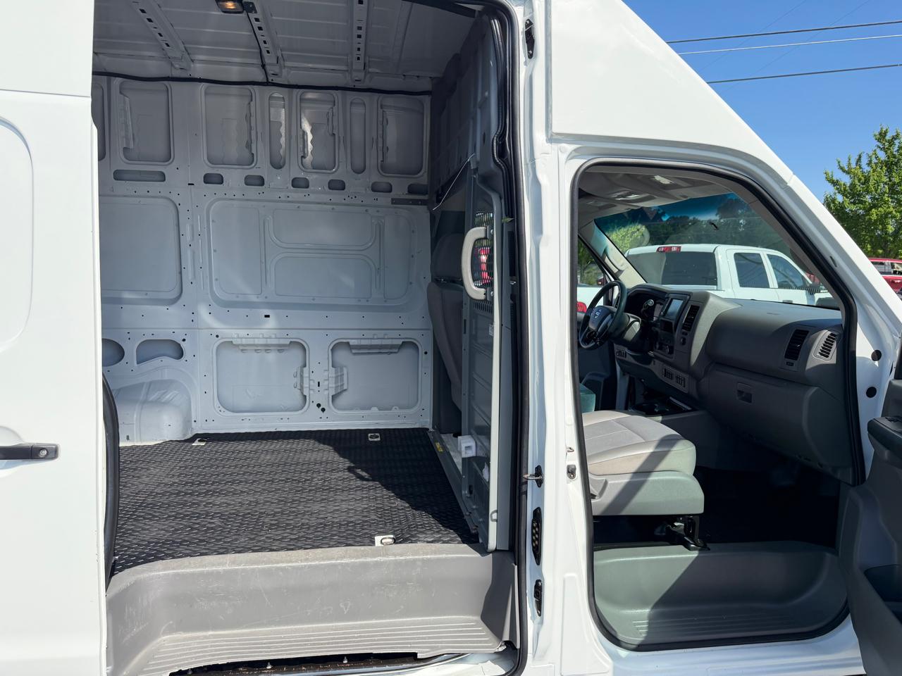 Nissan NV Cargo NV2500 HD High Roof V6 S 2020