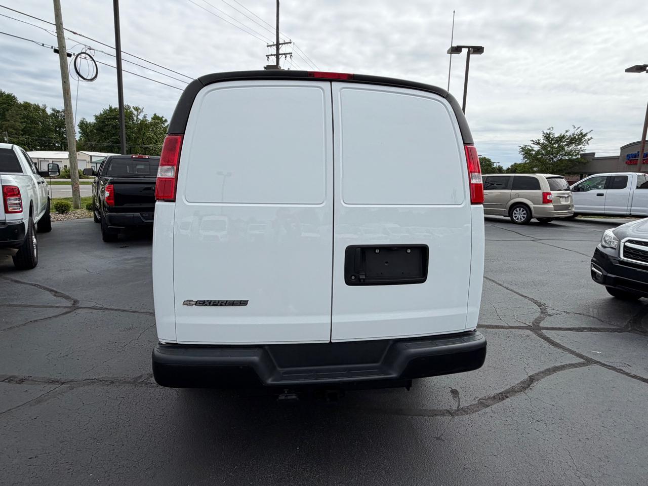 Chevrolet Express Cargo Van RWD 2500 135" 2020