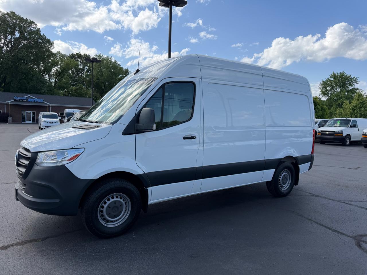 Mercedes-Benz Sprinter Cargo Van 1500 Standard Roof I4 144" RWD 2020