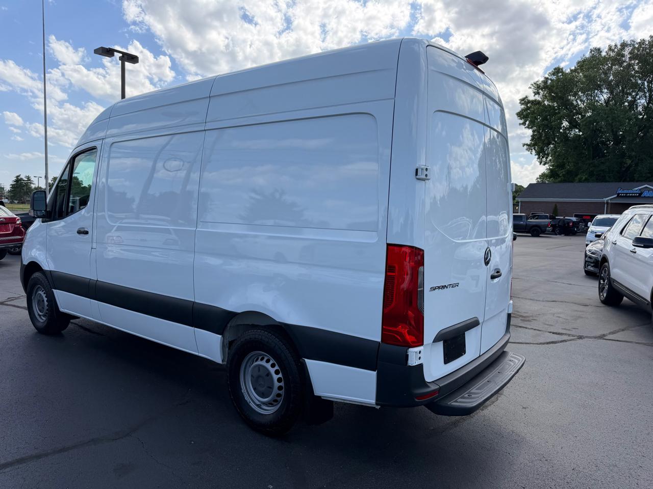 Mercedes-Benz Sprinter Cargo Van 1500 Standard Roof I4 144" RWD 2020