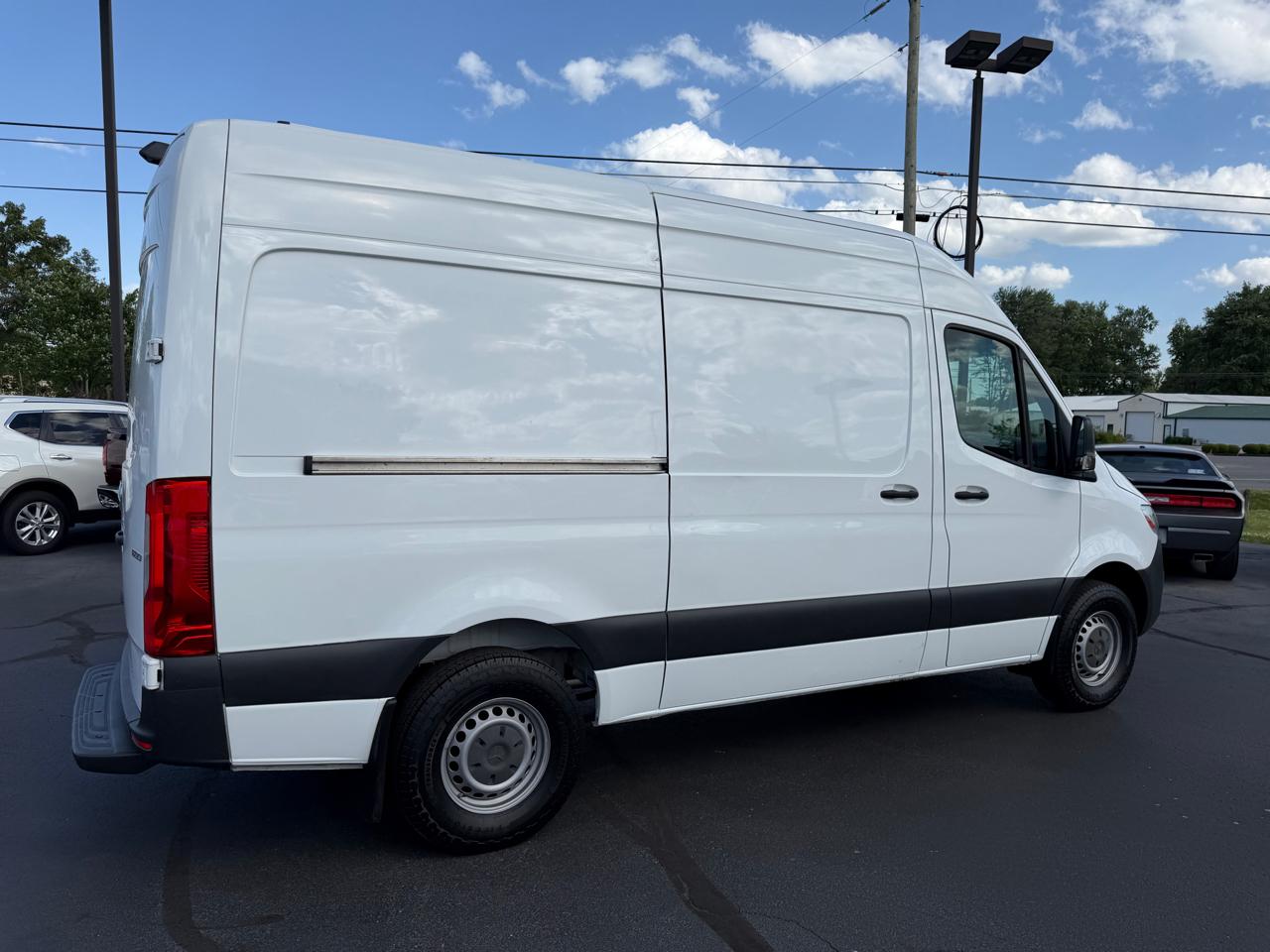 Mercedes-Benz Sprinter Cargo Van 1500 Standard Roof I4 144" RWD 2020