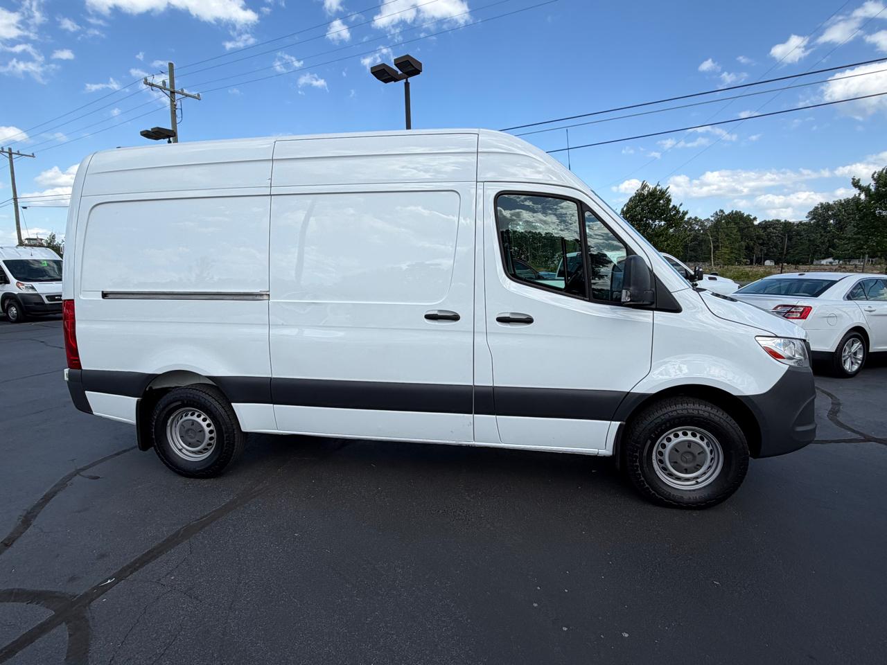 Mercedes-Benz Sprinter Cargo Van 1500 Standard Roof I4 144" RWD 2020