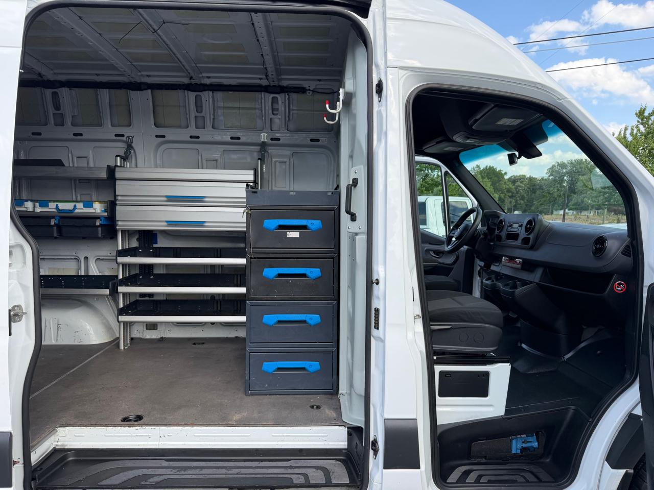 Mercedes-Benz Sprinter Cargo Van 1500 Standard Roof I4 144" RWD 2020