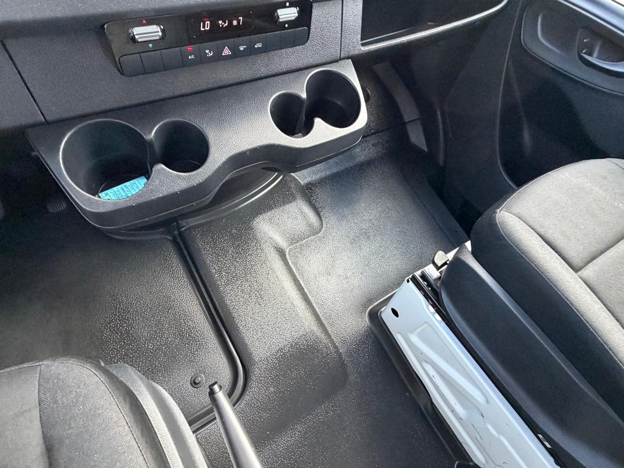 Mercedes-Benz Sprinter Cargo Van 1500 Standard Roof I4 144" RWD 2020