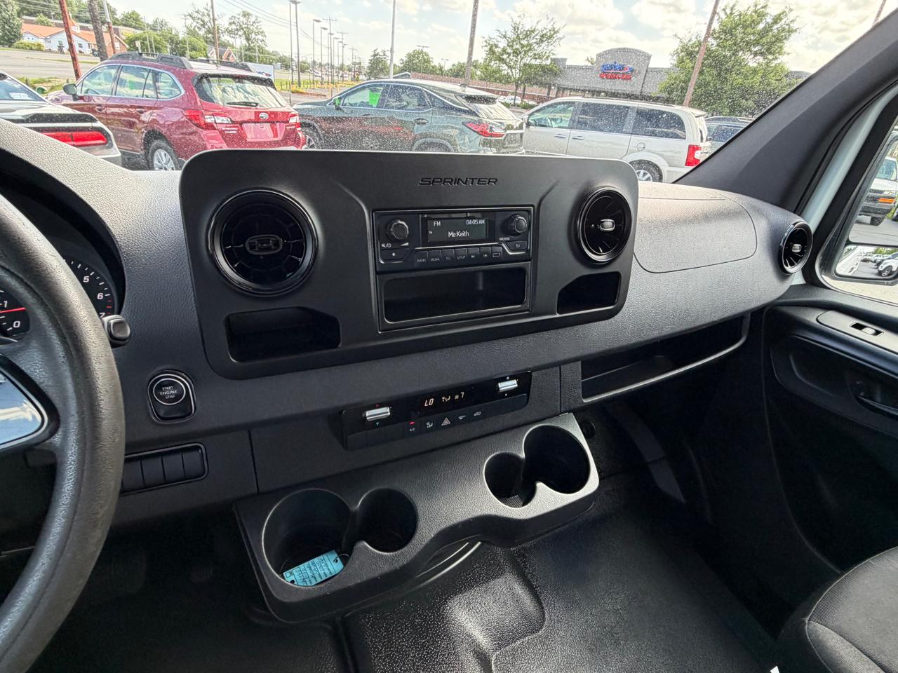 Mercedes-Benz Sprinter Cargo Van 1500 Standard Roof I4 144" RWD 2020