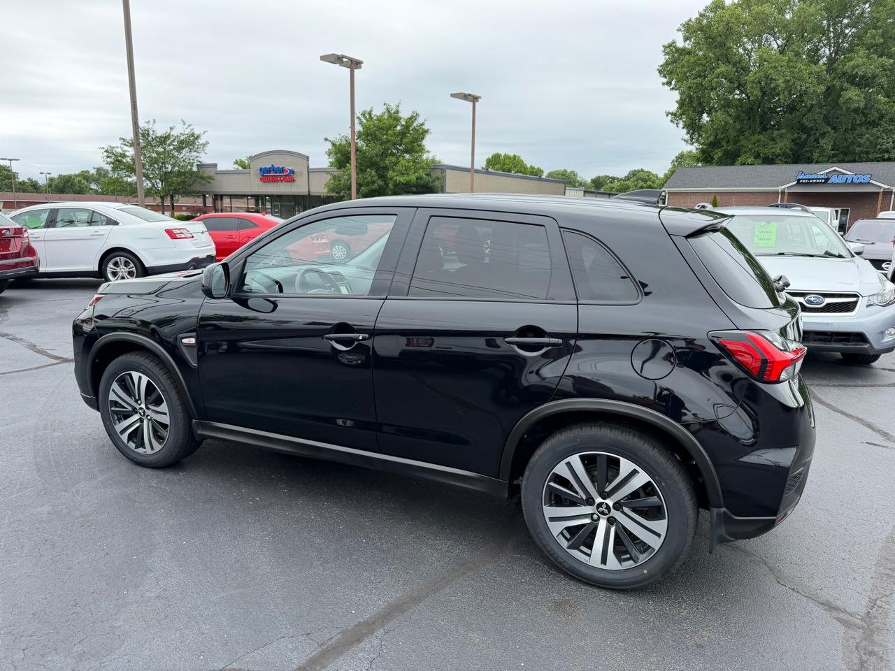 Mitsubishi Outlander Sport  2021