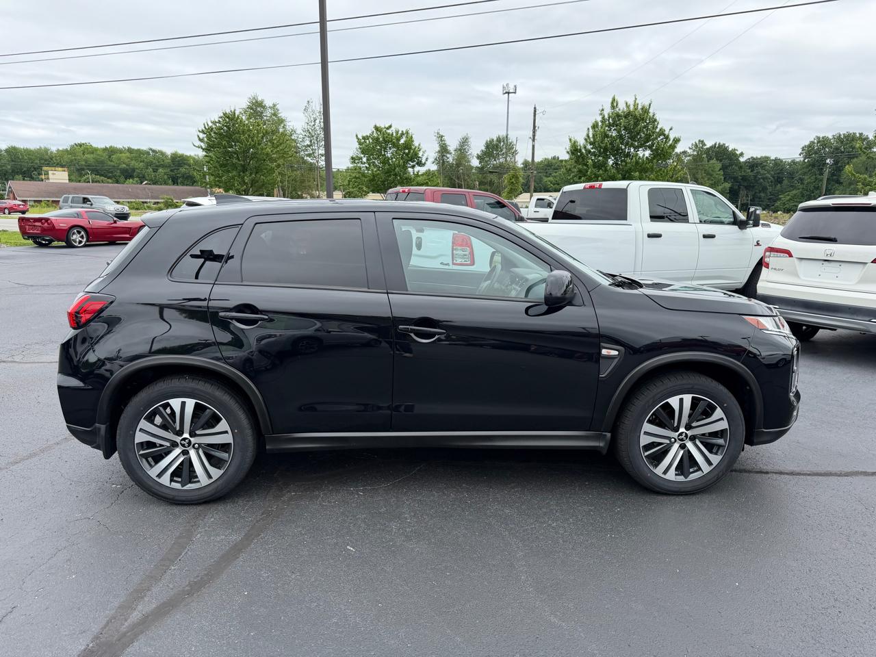 Mitsubishi Outlander Sport  2021