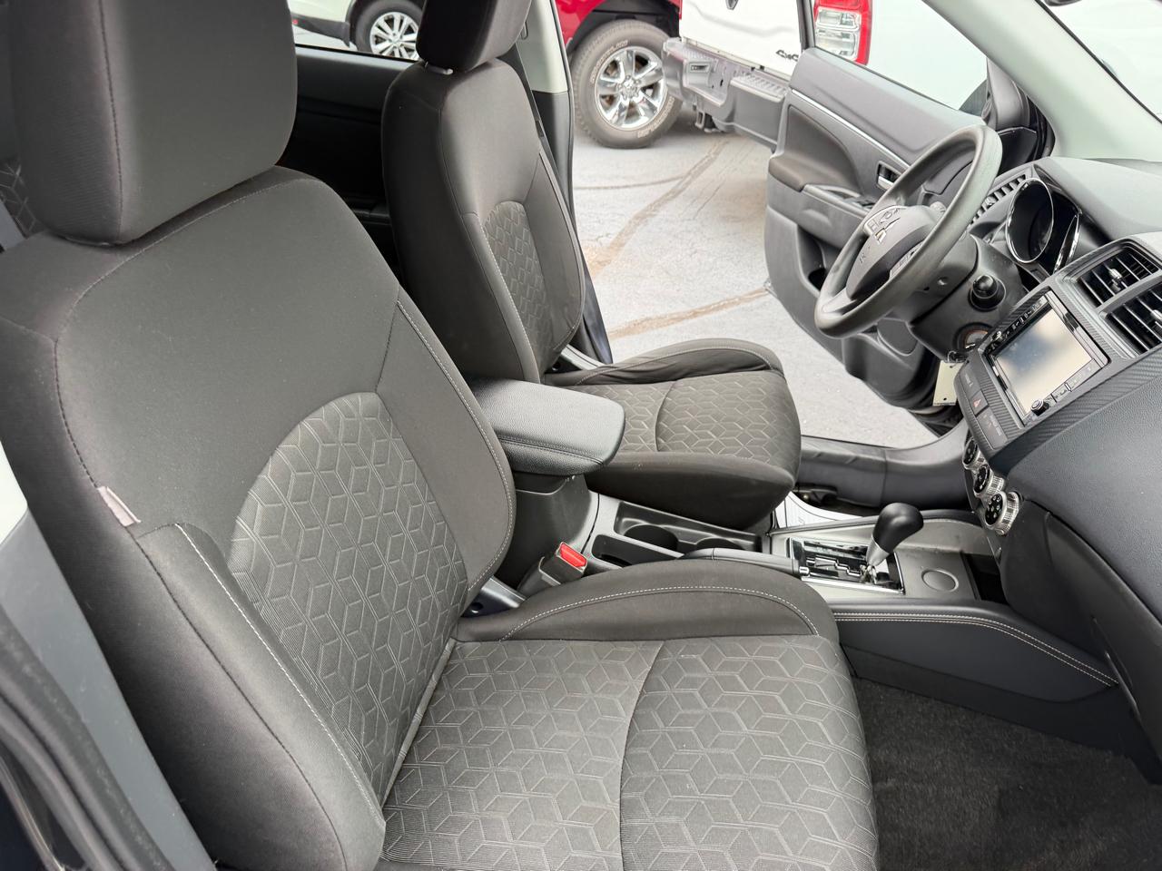 Mitsubishi Outlander Sport  2021