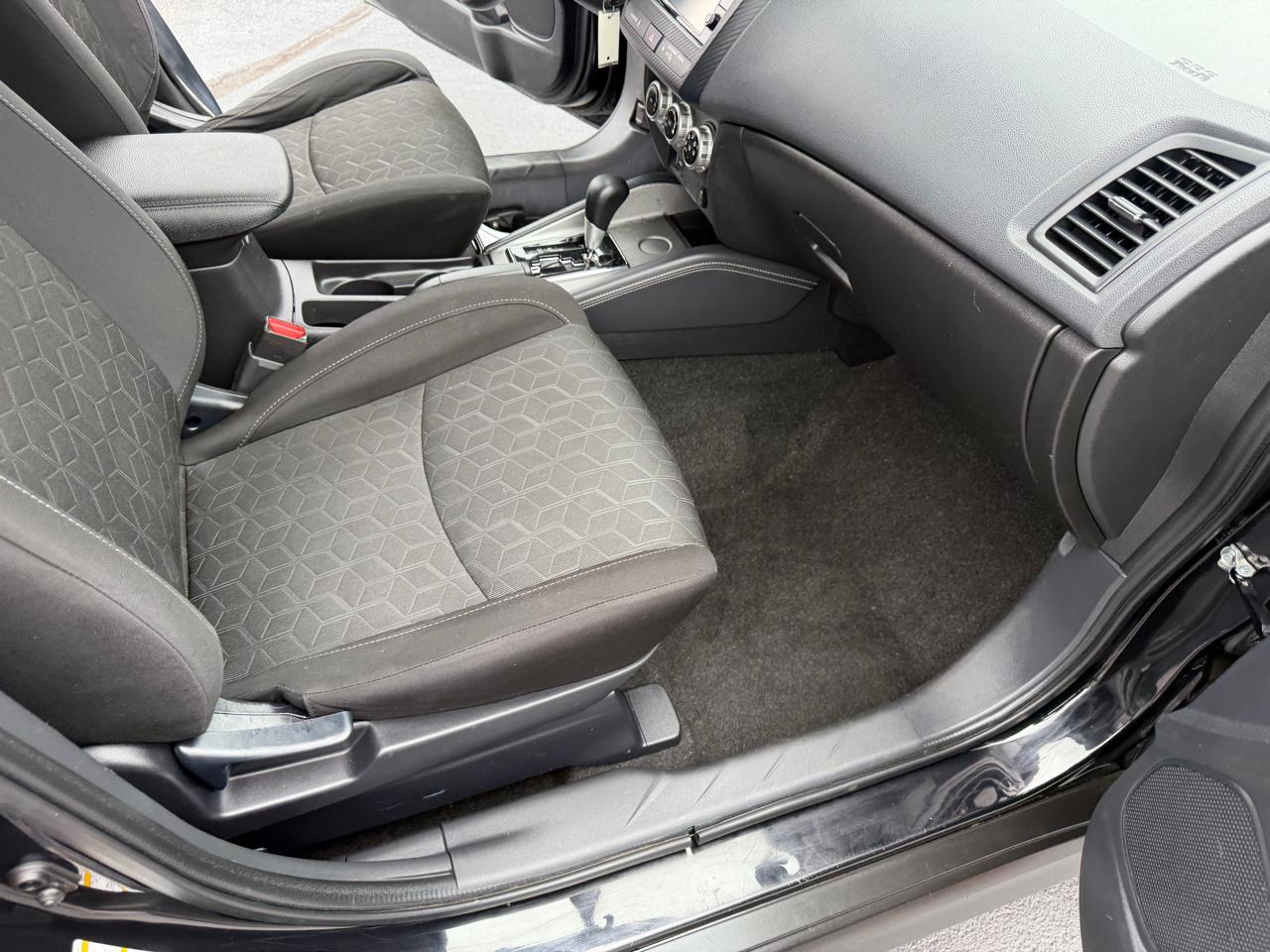 Mitsubishi Outlander Sport  2021