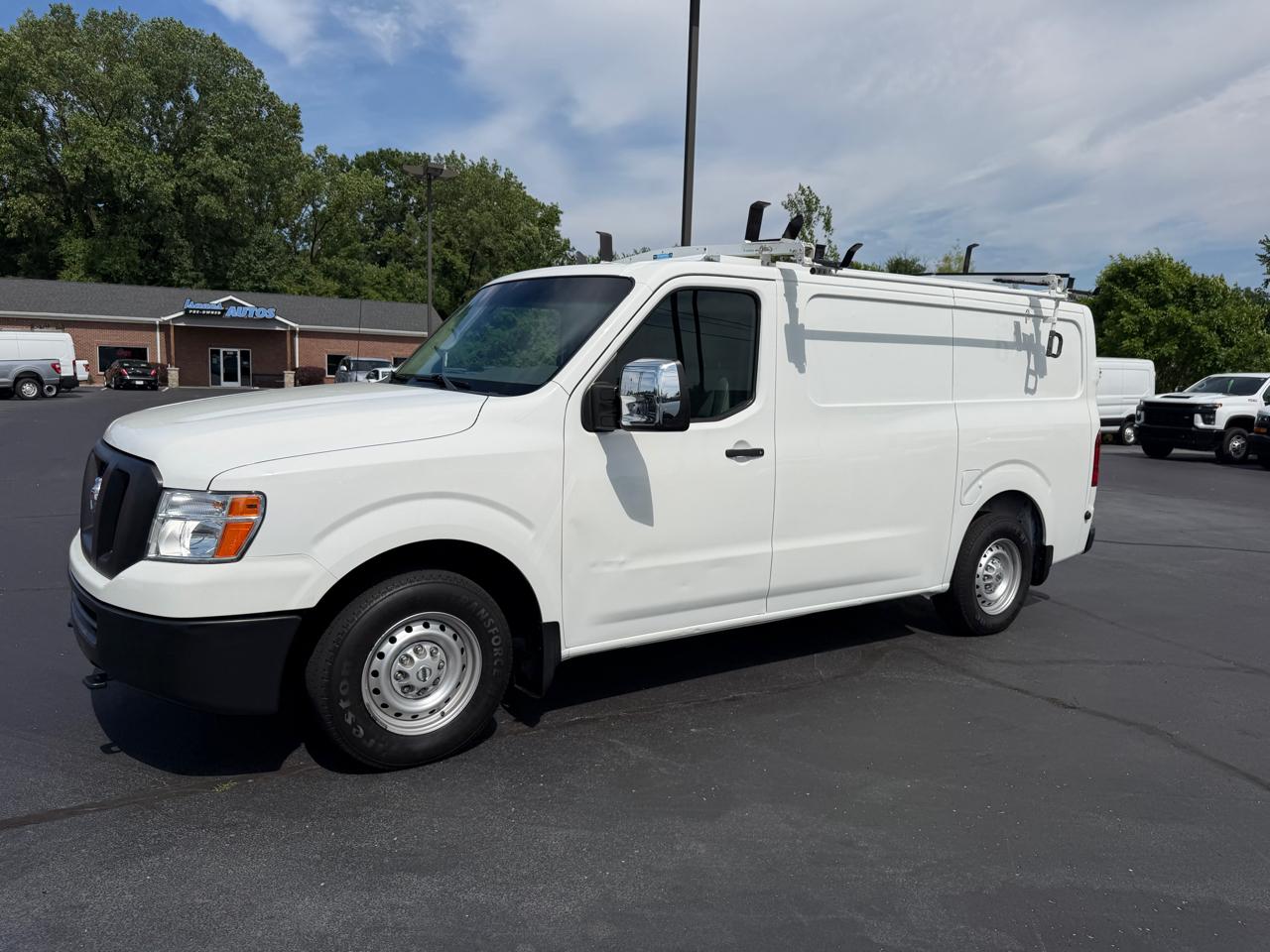 Nissan NV Cargo NV2500 HD Standard Roof V8 S 2018