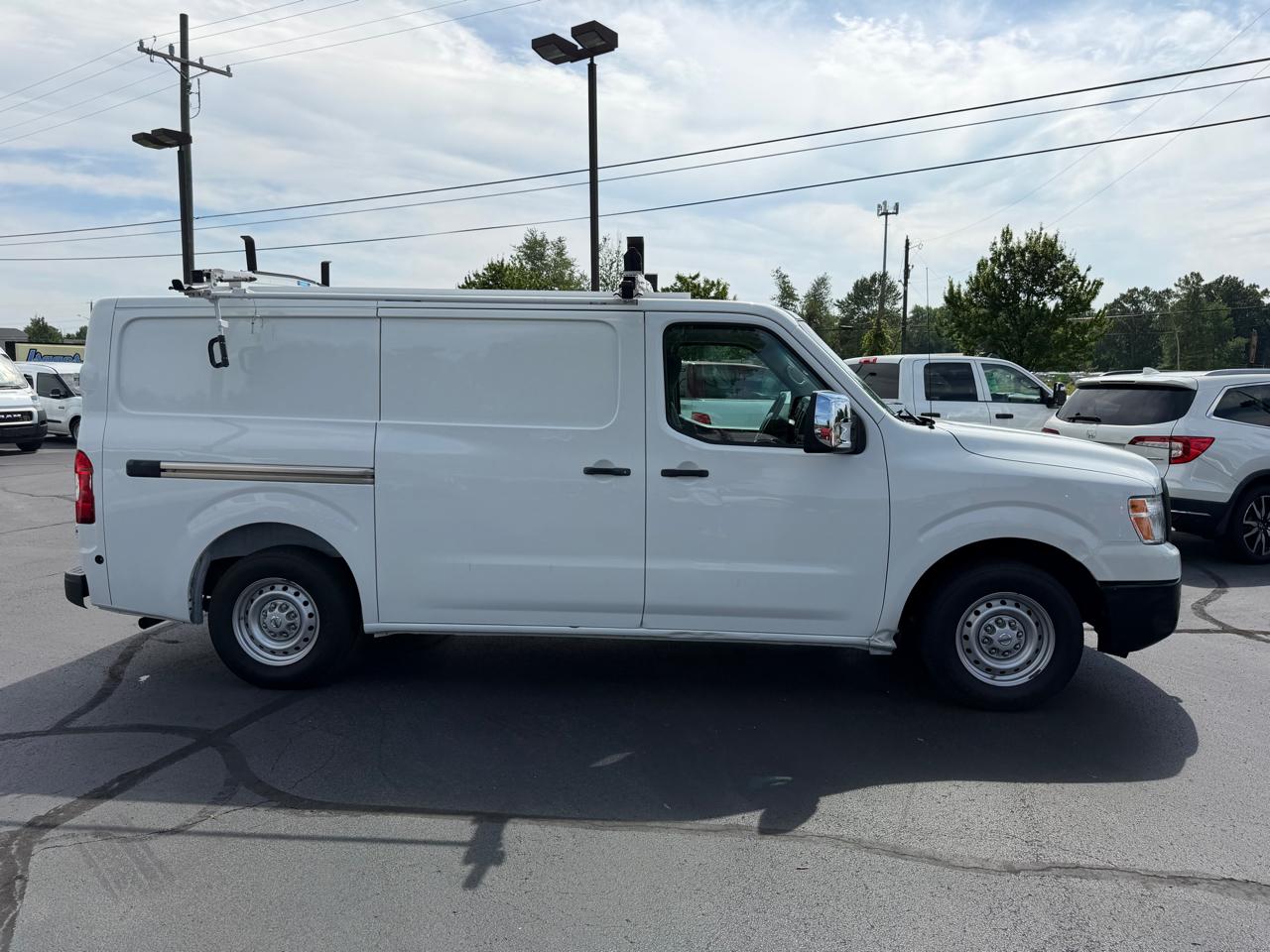 Nissan NV Cargo NV2500 HD Standard Roof V8 S 2018