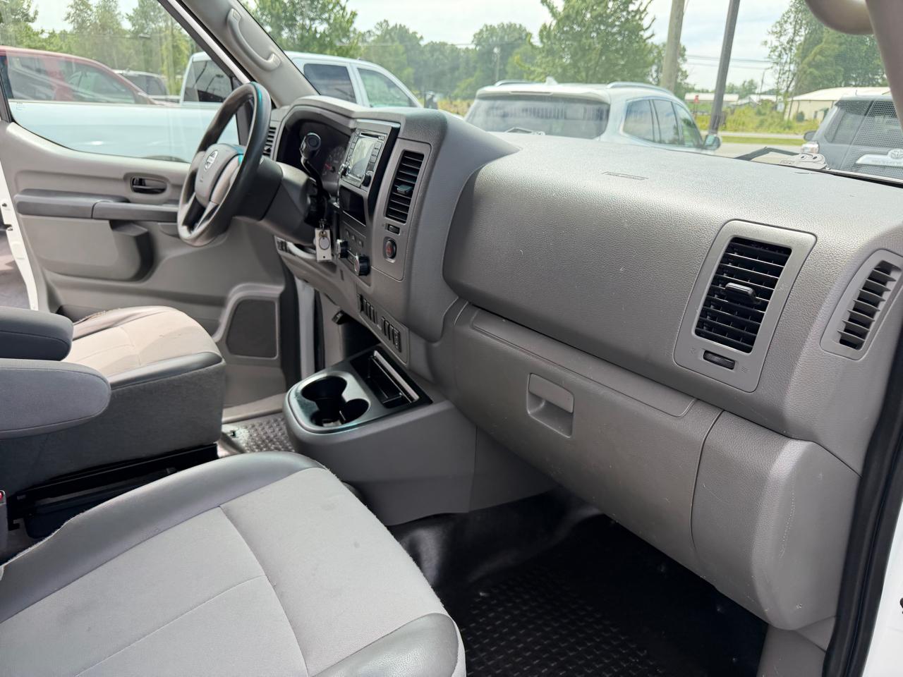 Nissan NV Cargo NV2500 HD Standard Roof V8 S 2018