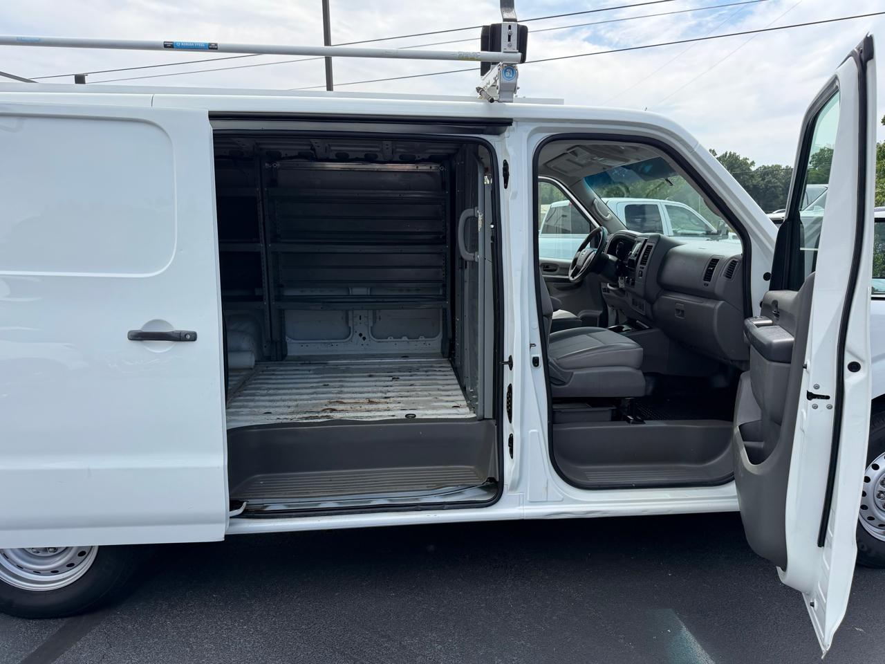 Nissan NV Cargo NV2500 HD Standard Roof V8 S 2018