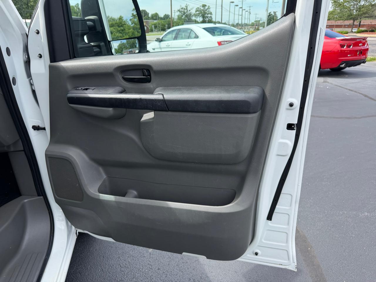 Nissan NV Cargo NV2500 HD Standard Roof V8 S 2018
