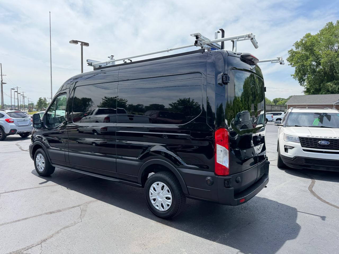 Ford Transit Cargo Van T-250 130" Med Rf 9070 GVWR RWD 2020