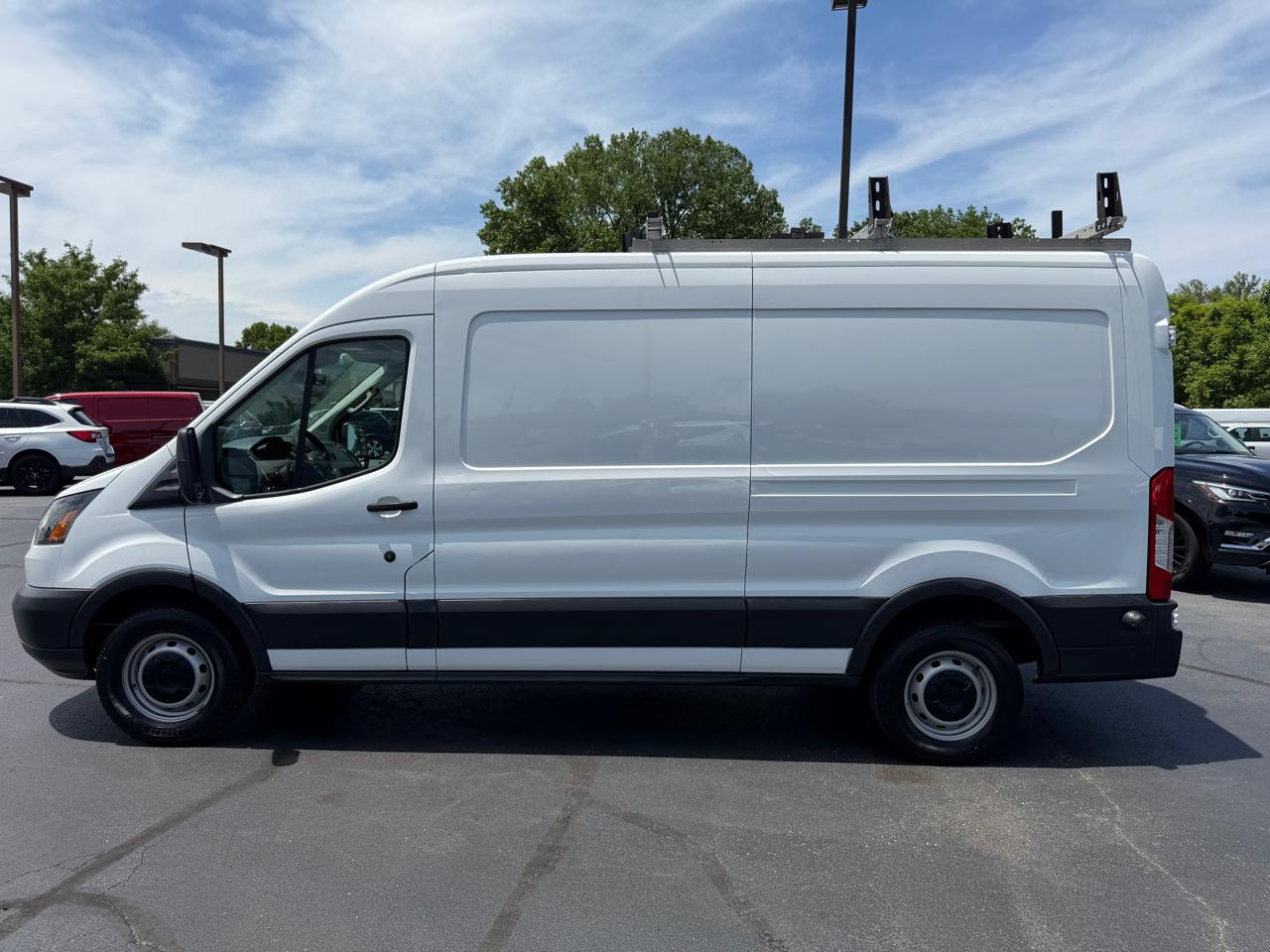Ford Transit Van T-250 148" Med Rf 9000 GVWR Sliding RH Dr 2018