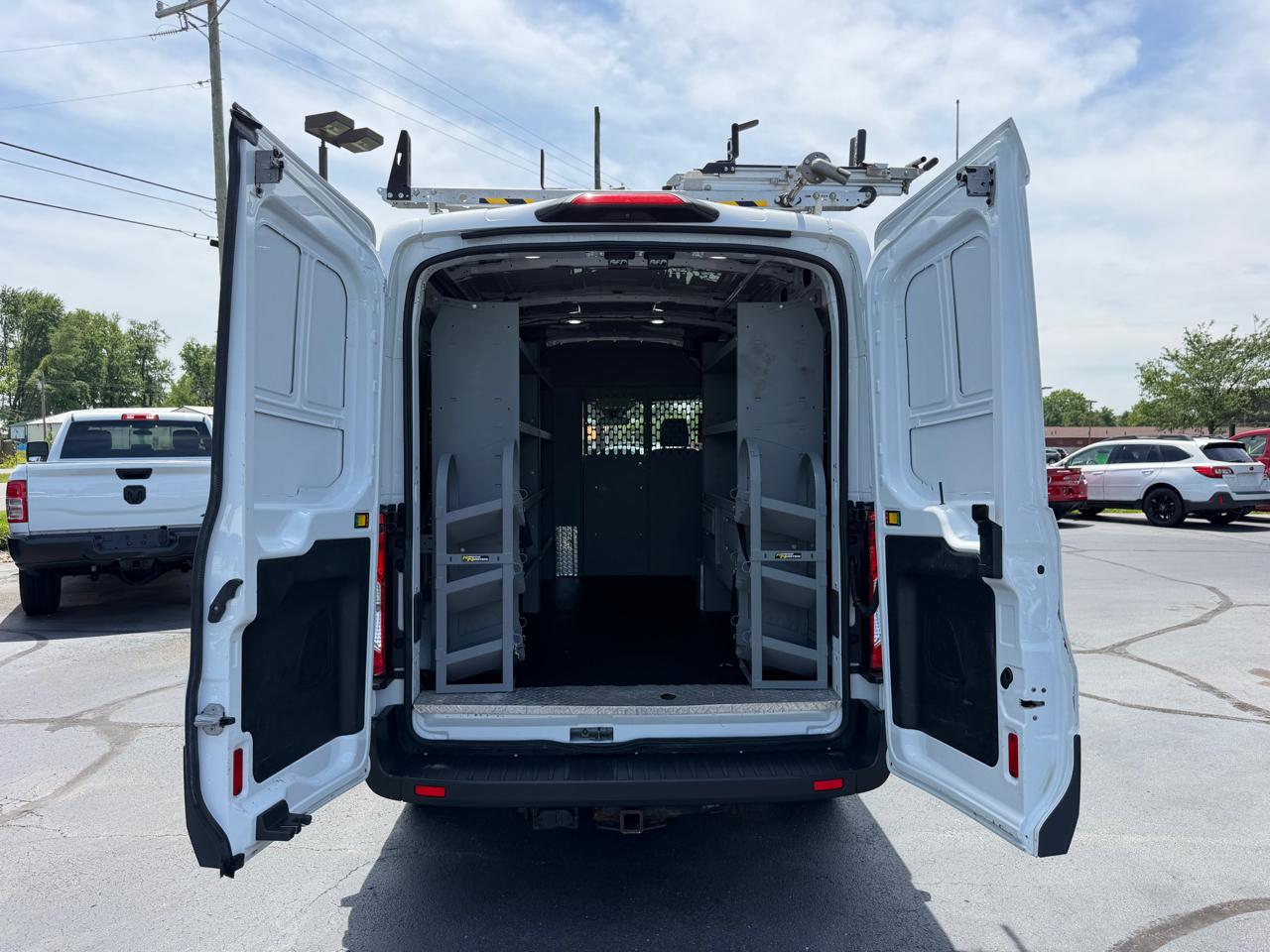 Ford Transit Van T-250 148" Med Rf 9000 GVWR Sliding RH Dr 2018