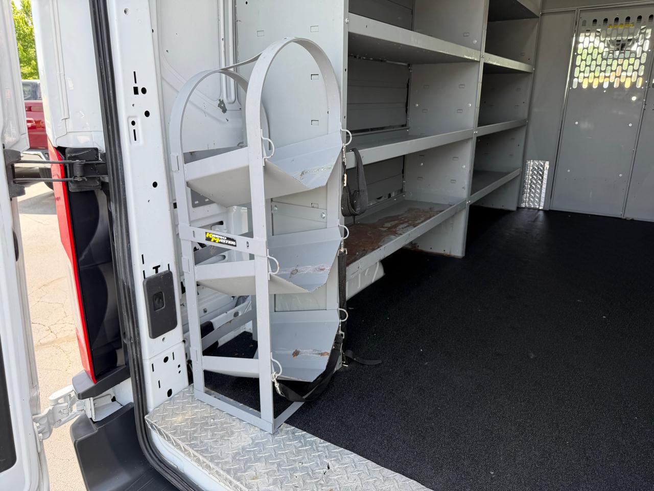 Ford Transit Van T-250 148" Med Rf 9000 GVWR Sliding RH Dr 2018