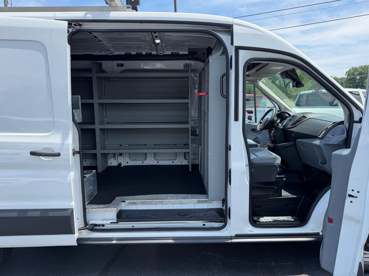Ford Transit Van T-250 148" Med Rf 9000 GVWR Sliding RH Dr 2018
