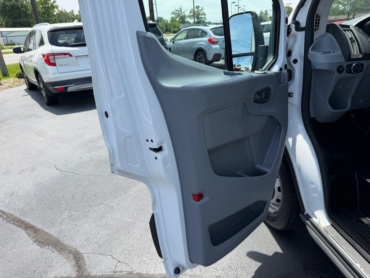 Ford Transit Van T-250 148" Med Rf 9000 GVWR Sliding RH Dr 2018