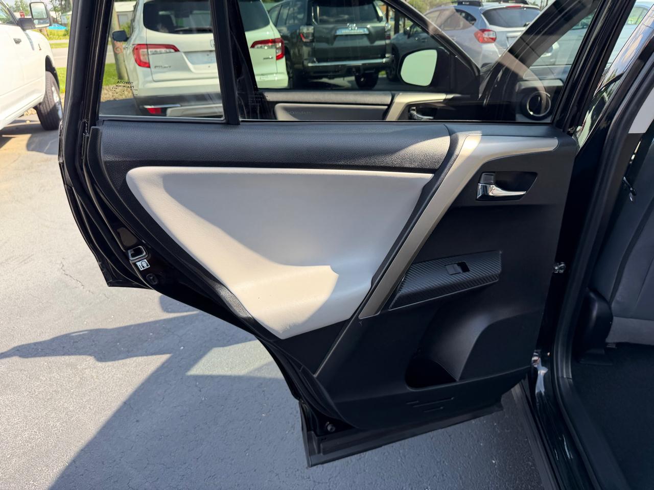 Toyota RAV4  2015