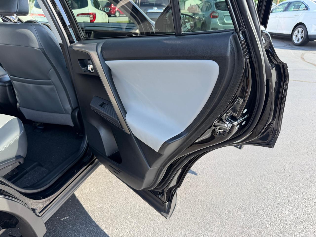 Toyota RAV4  2015