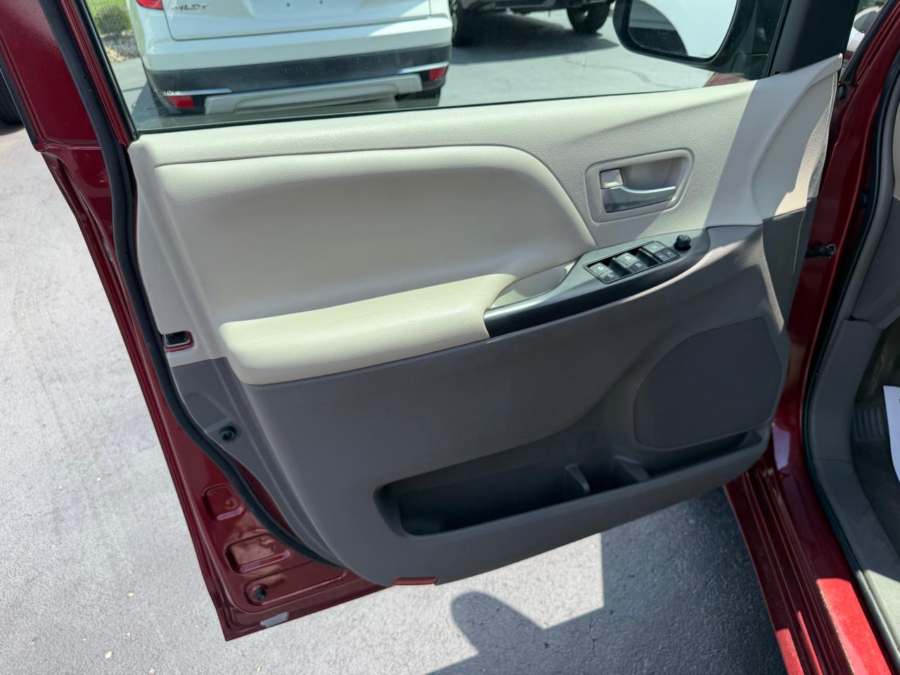 Toyota Sienna  2016