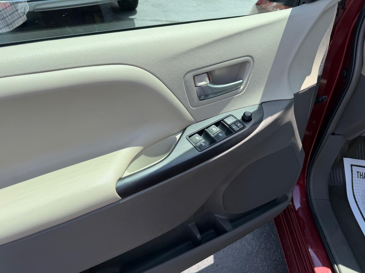 Toyota Sienna  2016