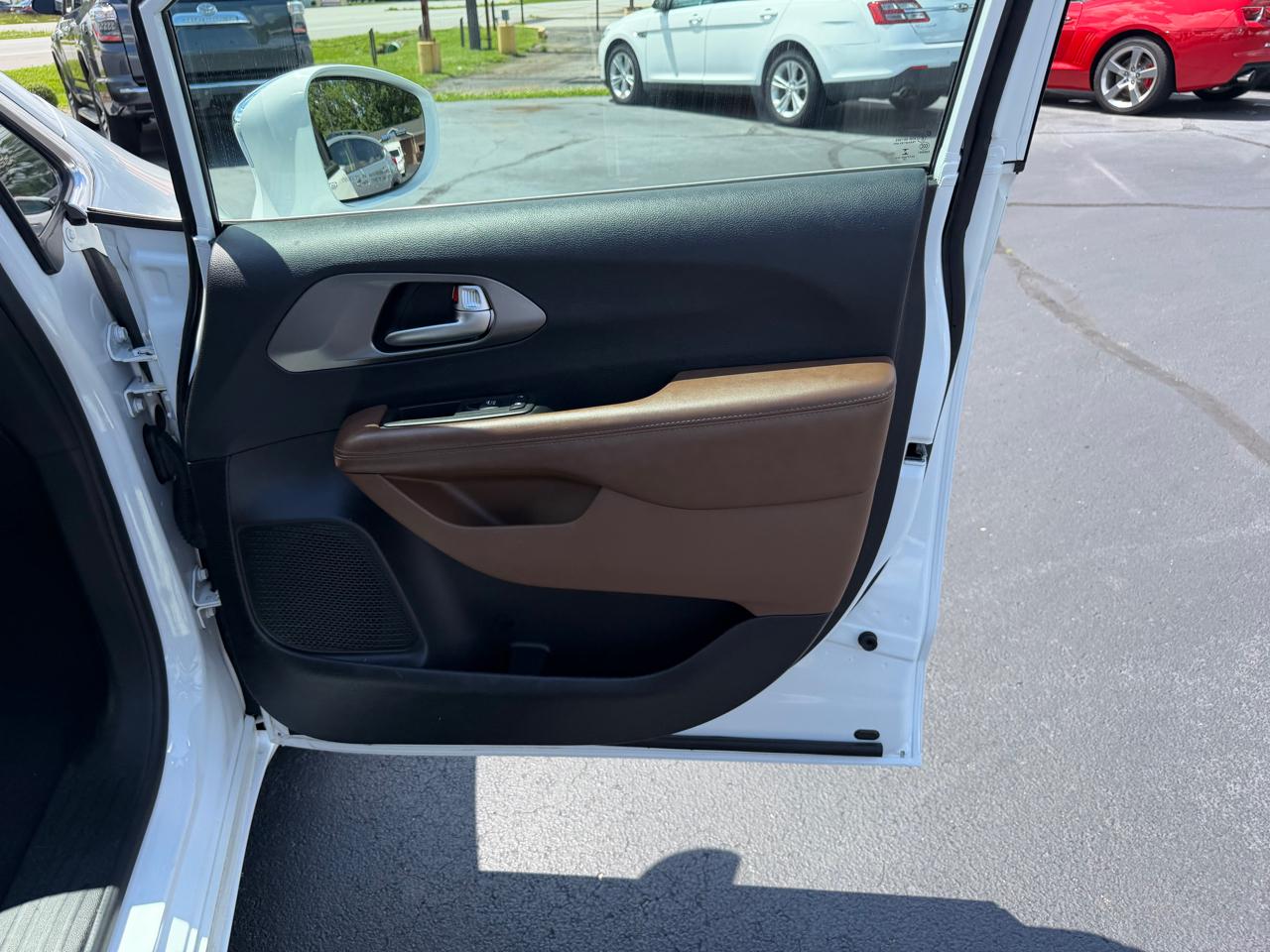 Chrysler Pacifica Limited FWD 2019