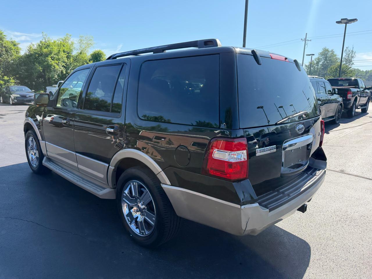 Ford Expedition 4WD 4dr Eddie Bauer 2010