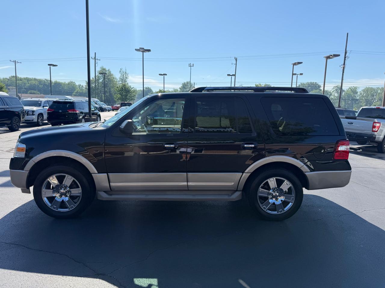 Ford Expedition 4WD 4dr Eddie Bauer 2010