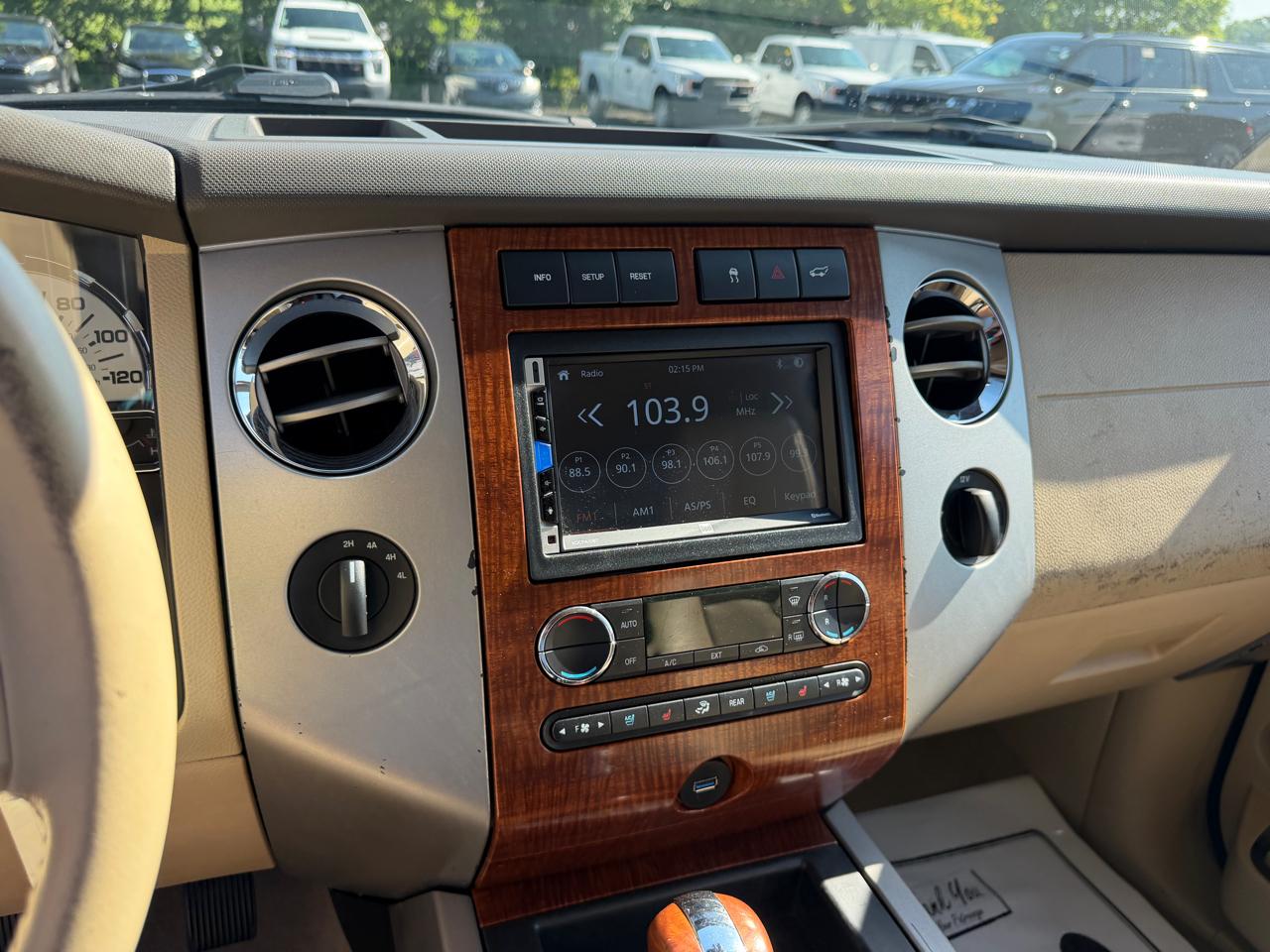 Ford Expedition 4WD 4dr Eddie Bauer 2010