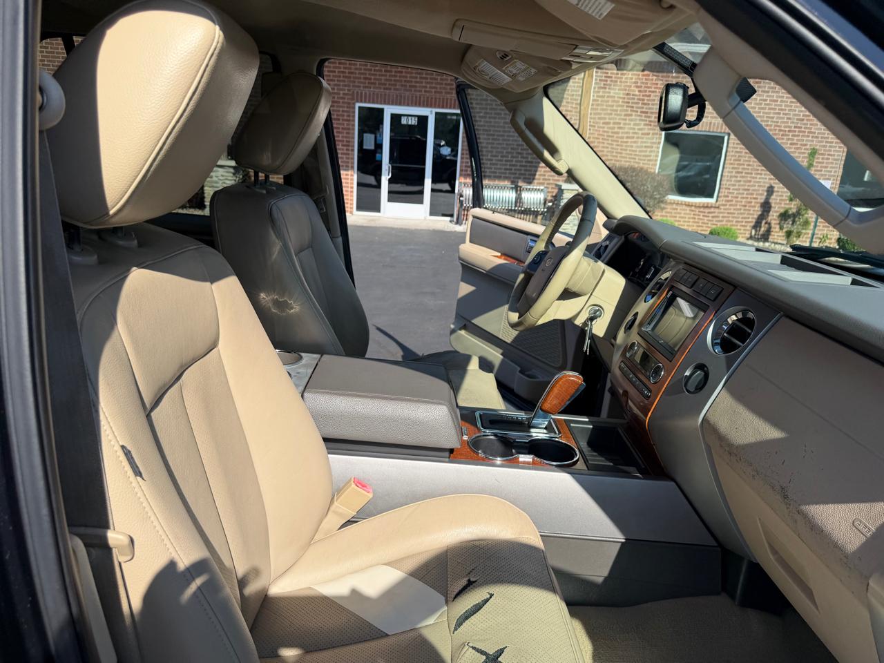 Ford Expedition 4WD 4dr Eddie Bauer 2010