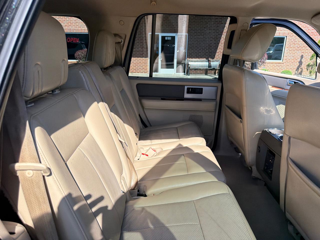 Ford Expedition 4WD 4dr Eddie Bauer 2010