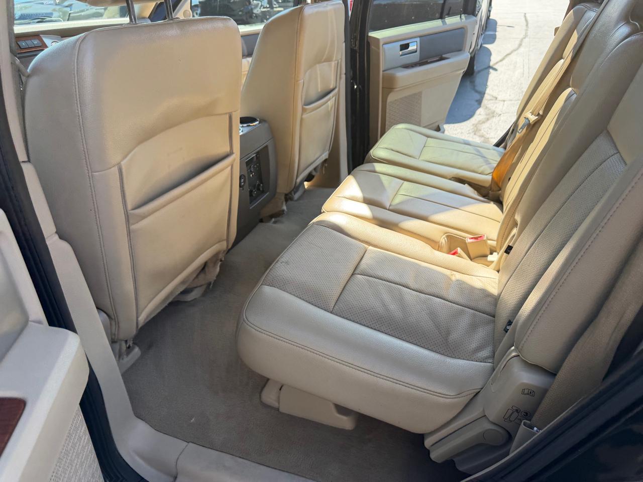 Ford Expedition 4WD 4dr Eddie Bauer 2010