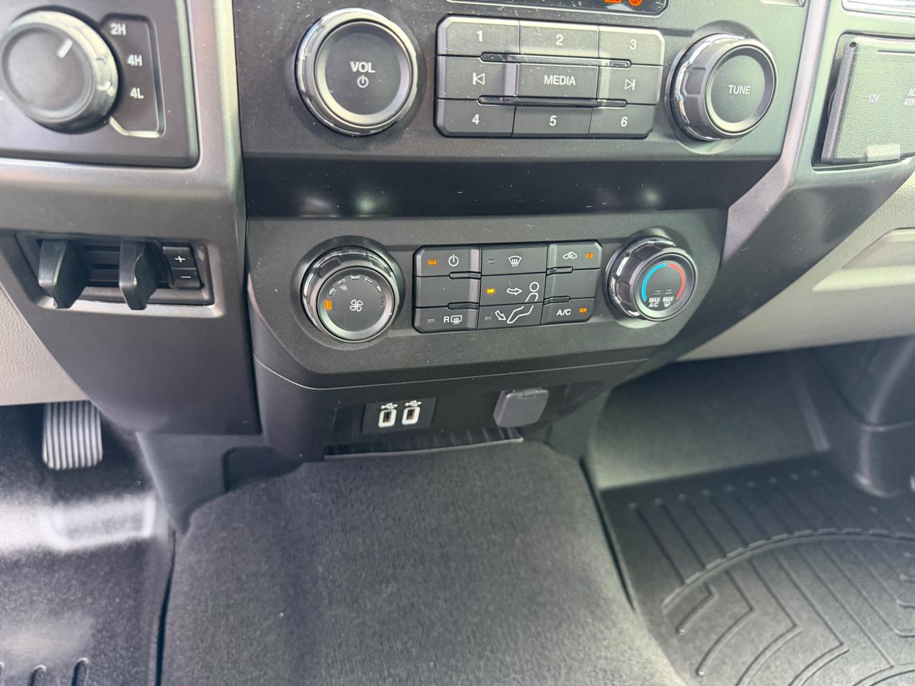 Ford Super Duty F-250 SRW XLT 4WD Crew Cab 8' Box 2019