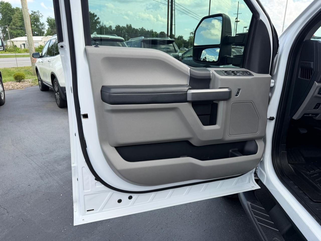 Ford Super Duty F-250 SRW XLT 4WD Crew Cab 8' Box 2019