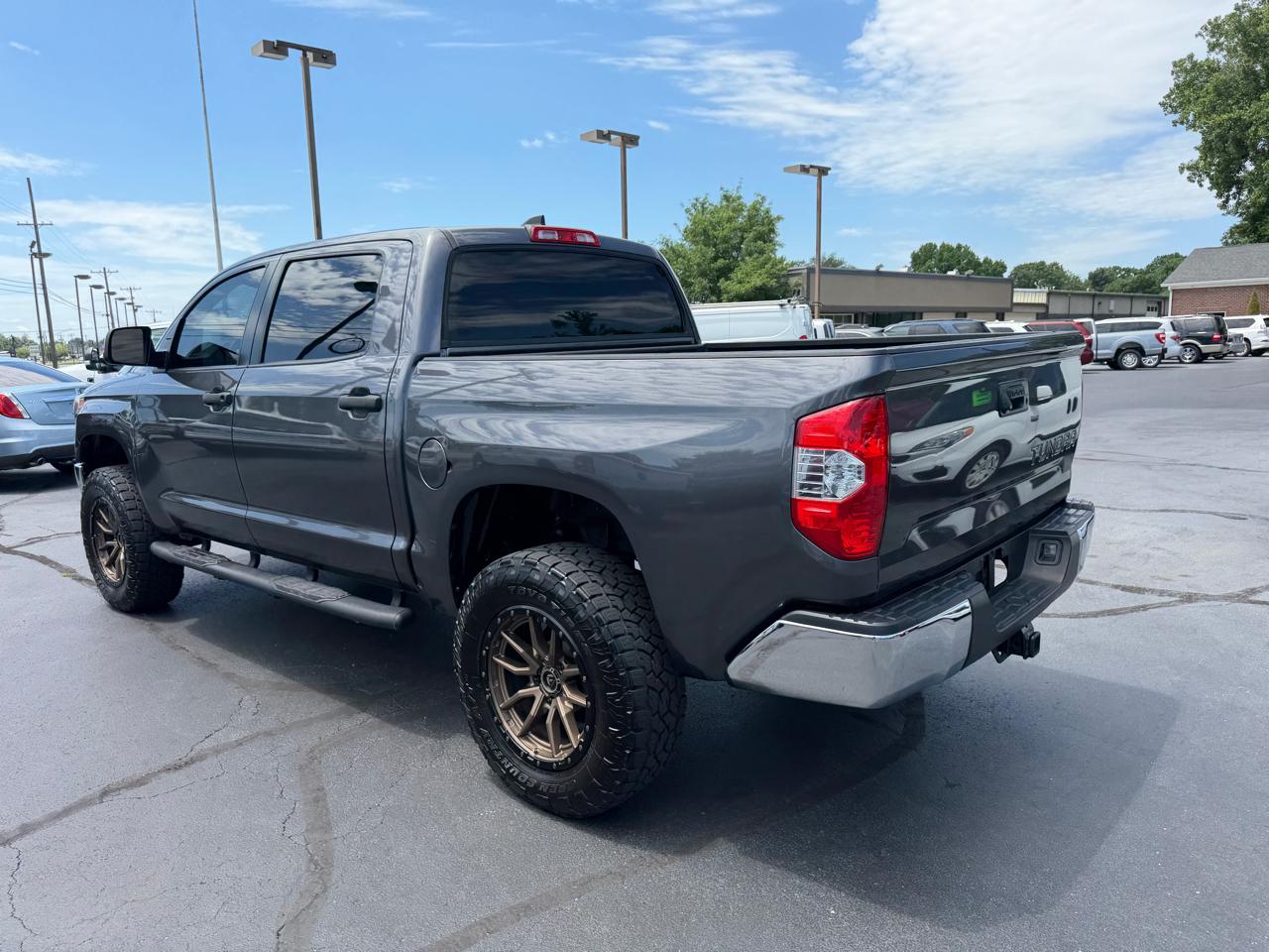 Toyota Tundra 4WD  2021