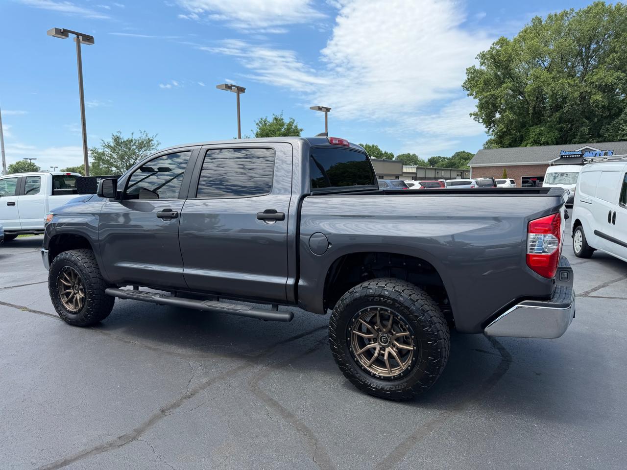 Toyota Tundra 4WD  2021