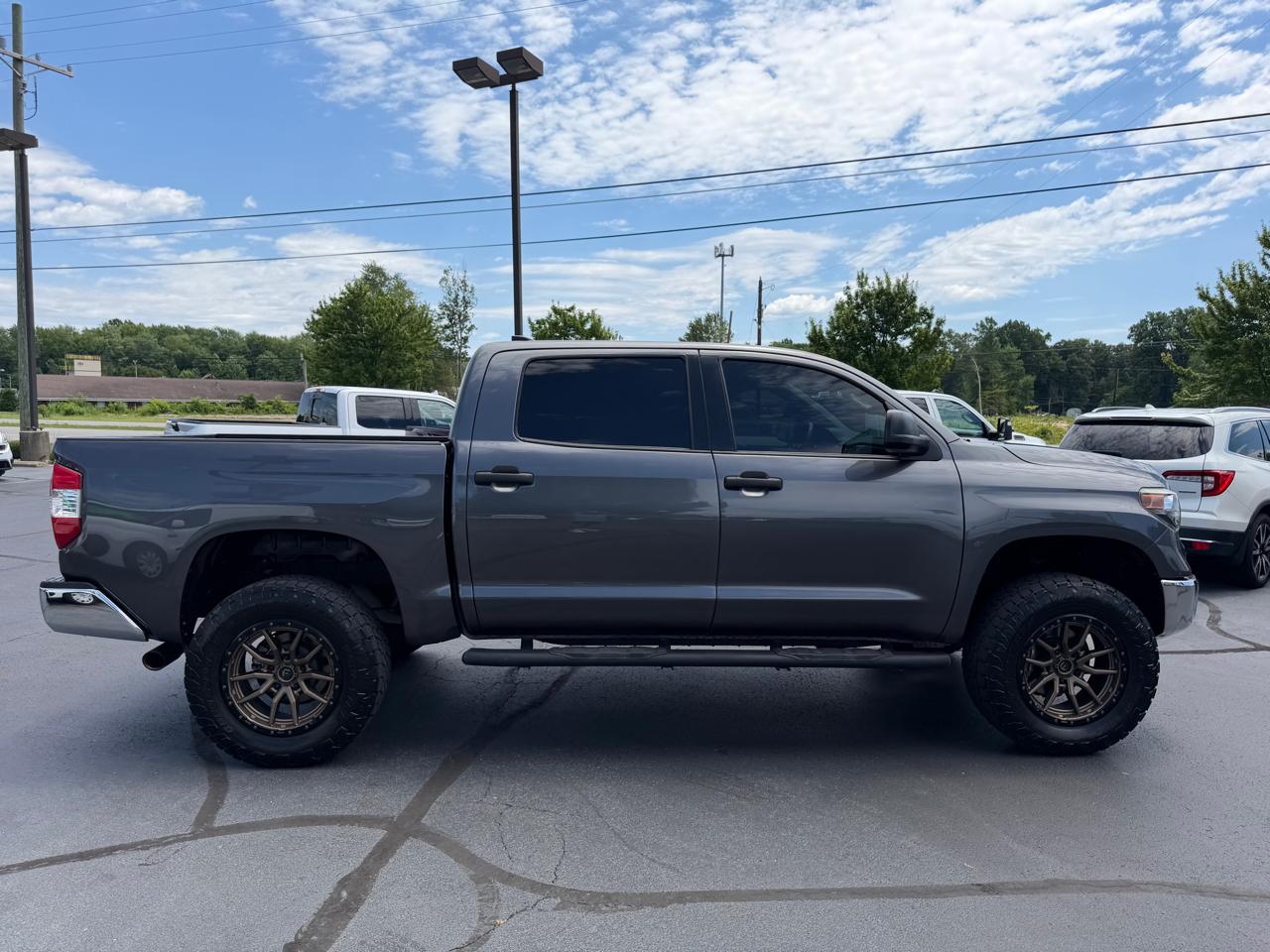Toyota Tundra 4WD  2021
