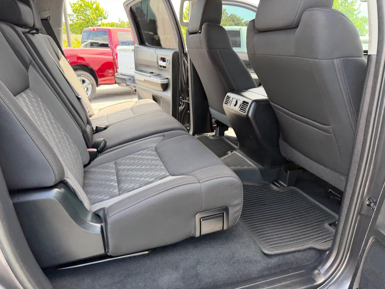 Toyota Tundra 4WD  2021