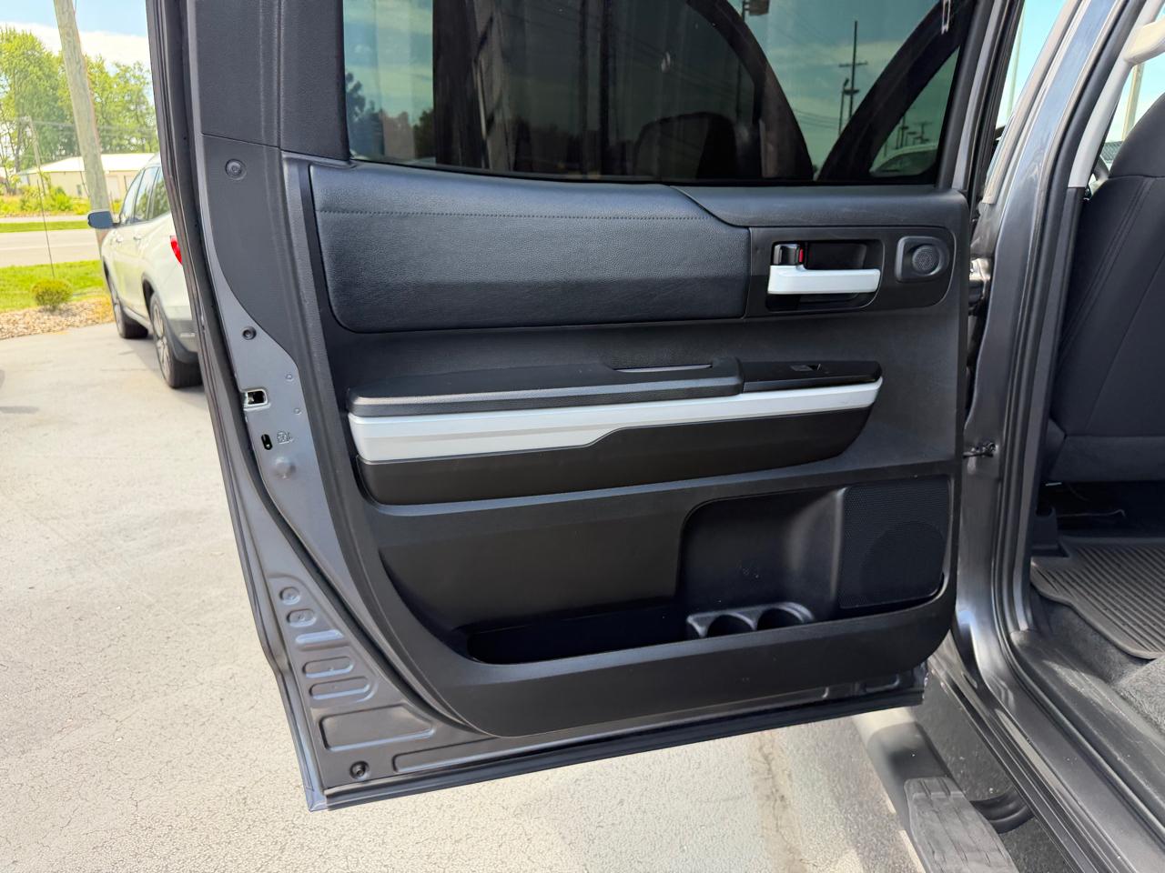 Toyota Tundra 4WD  2021