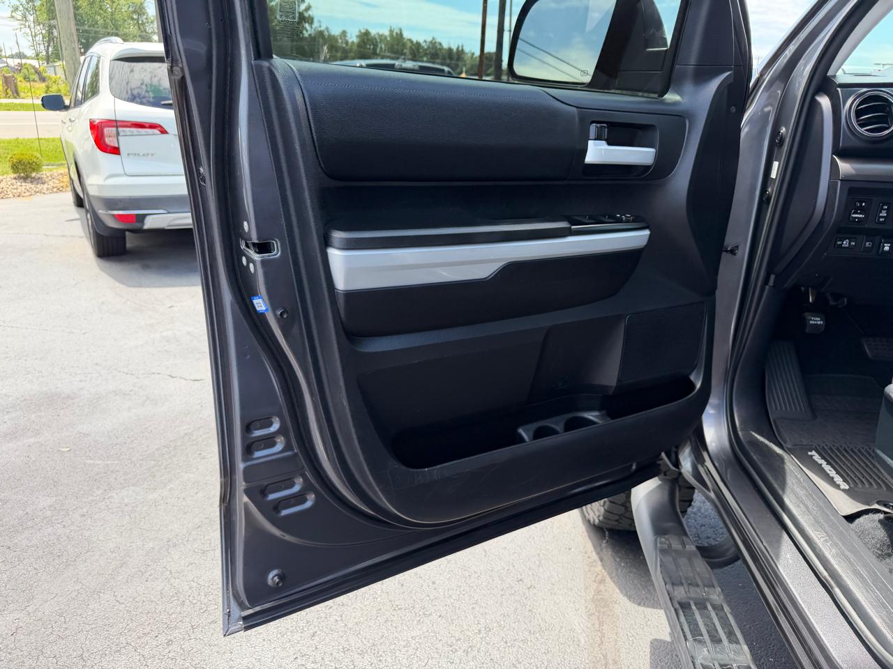 Toyota Tundra 4WD  2021