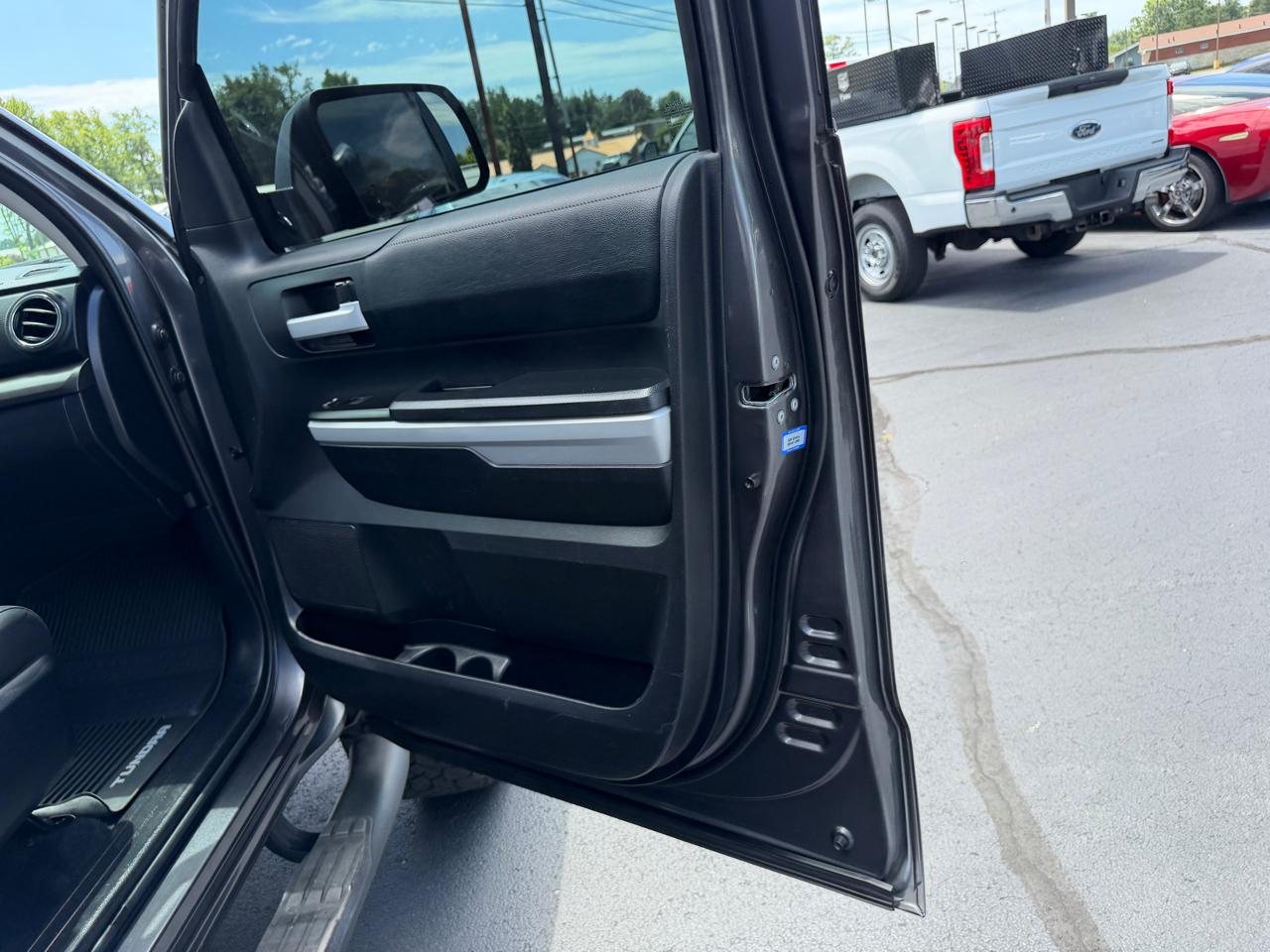 Toyota Tundra 4WD  2021