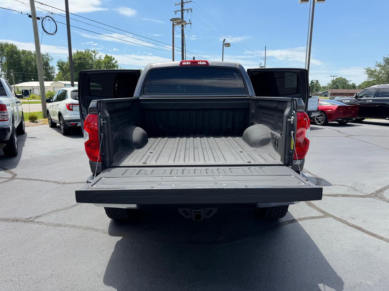 Toyota Tundra 4WD  2021