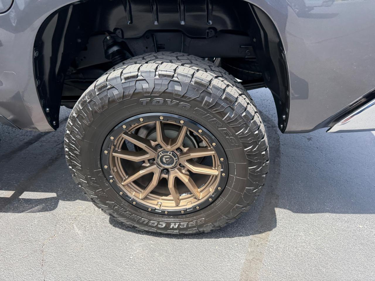Toyota Tundra 4WD  2021