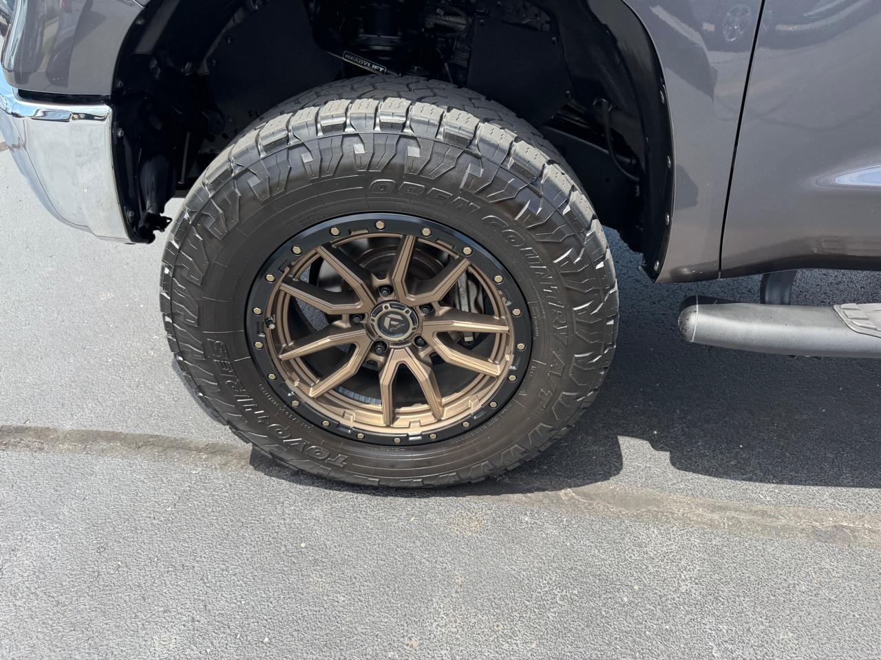 Toyota Tundra 4WD  2021