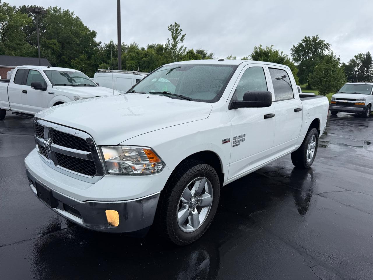 RAM 1500 Classic Tradesman 4x4 Crew Cab 5'7" Box 2019